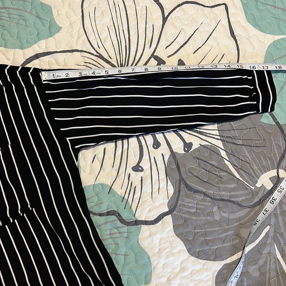 • Forever 21 Black/White Striped Button Up Shirt - Picture 10 of 11